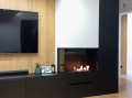 Biokominek do zabudowy BioEko 800 lewy czarny aranżacja 10.webp