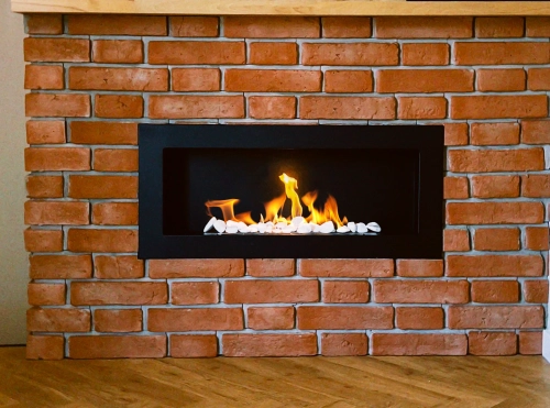 Biokominek 900x400 wiszący czarny aranżacja 05.webp