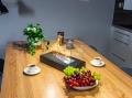 Biokominek wolnostojący z szybami Glow czarny mat aranżacja 06.webp